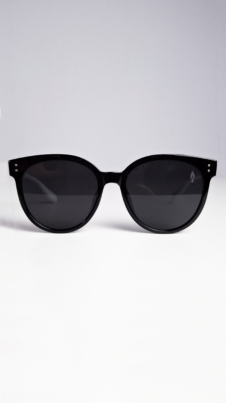Óculos de Sol Haste Branca Lente Preta RM0116