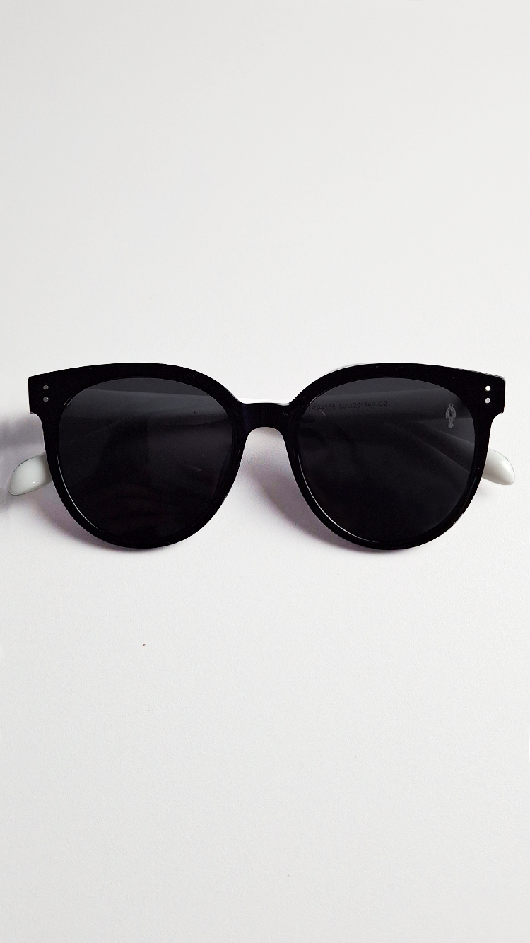 Óculos de Sol Haste Branca Lente Preta RM0116
