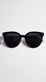 Óculos de Sol Haste Branca Lente Preta RM0116