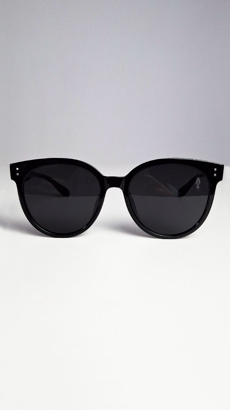 Óculos de Sol Haste Branca Lente Preta RM0116
