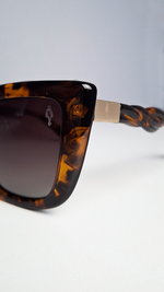 Óculos de Sol Tortoise Lente Degradê Marrom CR1624