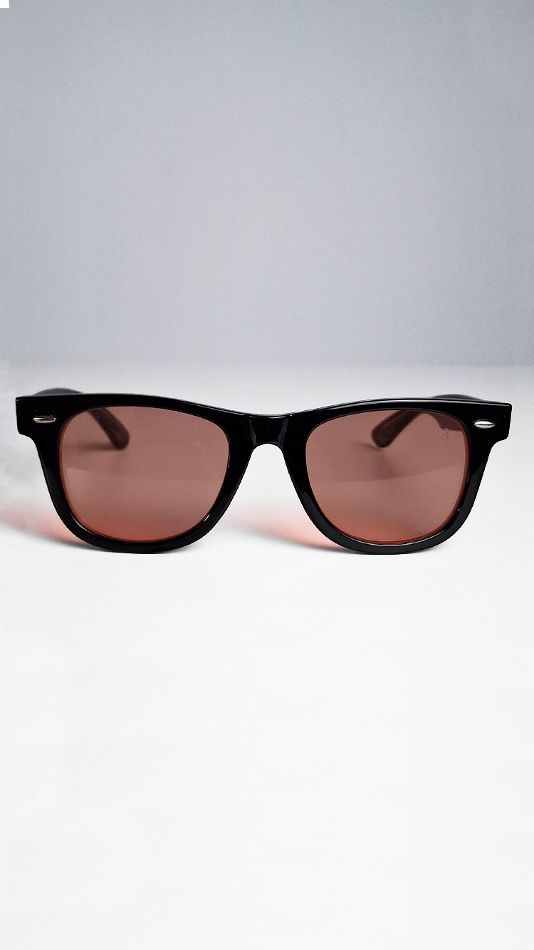 Óculos de Sol Preto Lente Vermelha LC0923