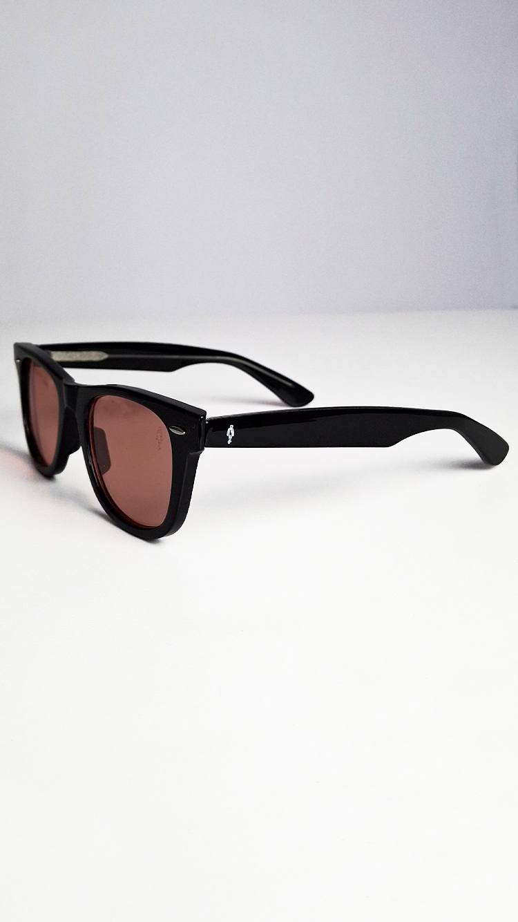 Óculos de Sol Preto Lente Vermelha LC0923