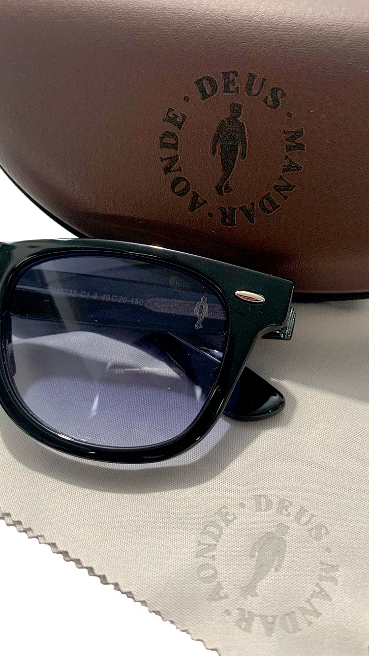 Óculos de Sol Preto Lente Azul MT2819