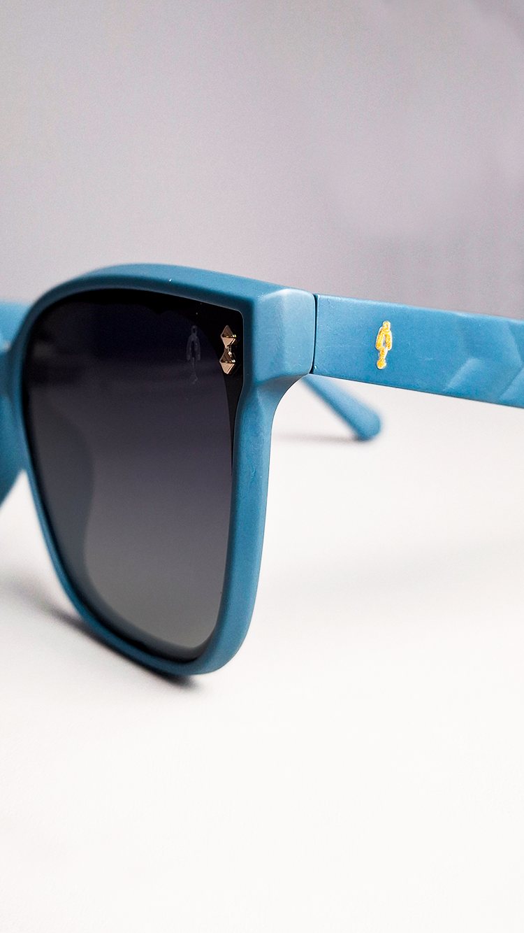 Óculos de Sol Azul Claro Lente Preta RM1015