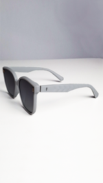 Óculos de Sol Cinza Lente Preta RM1015