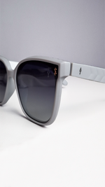 Óculos de Sol Cinza Lente Preta RM1015