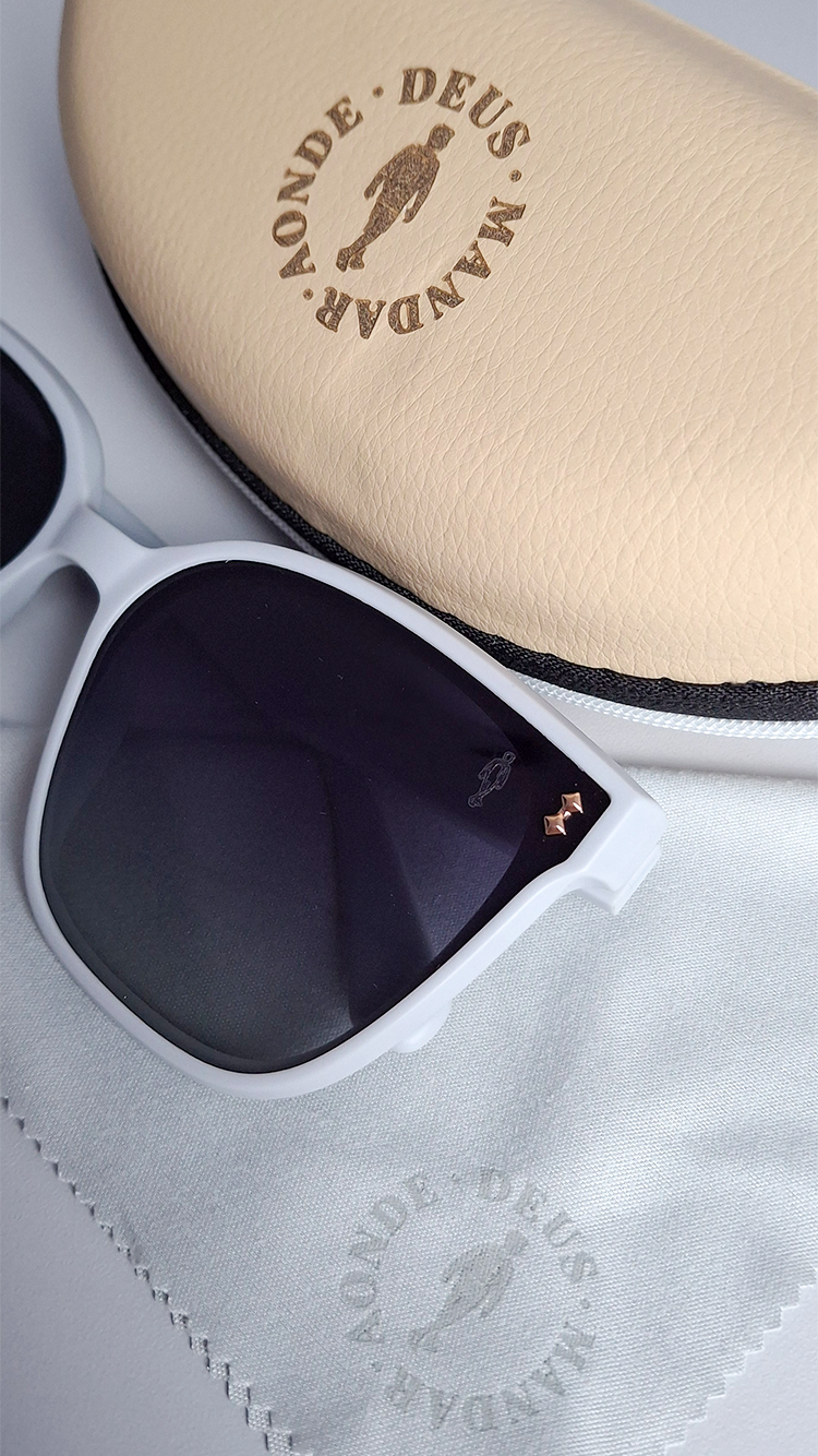 Óculos de Sol Cinza Lente Preta RM1015