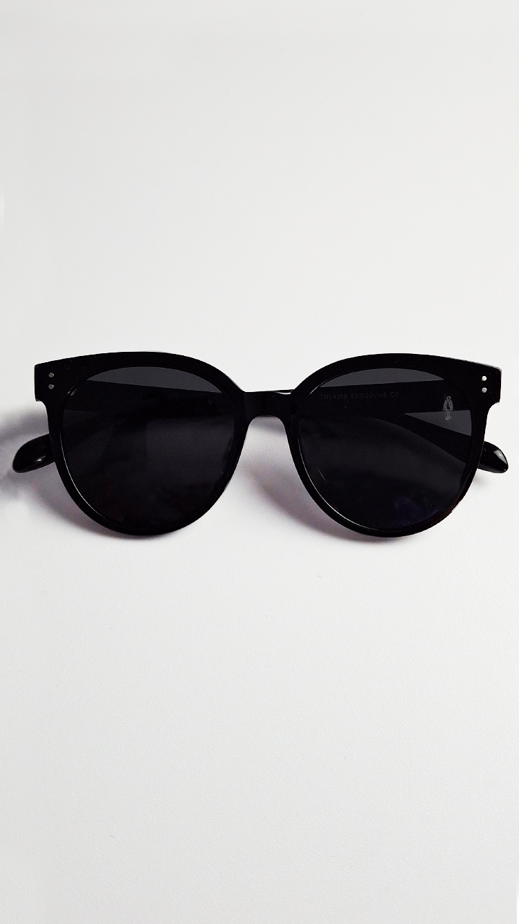 Óculos de Sol Haste Branca Lente Preta RM0116