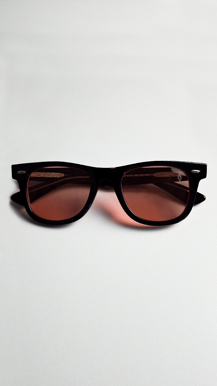 Óculos de Sol Preto Lente Vermelha LC0923